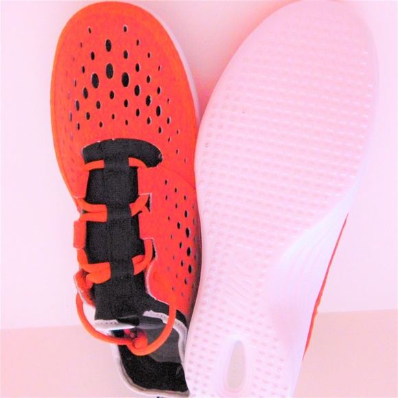 Nike shoes water casual Women 7 Orange Black new Plastic tag Discount Shipping!! main image 2